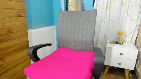 Snapshot of abbyhowlland chatting on 10.31.25 sara online show from 10.31.25