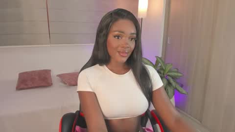 Snapshot of abbylinx1 chatting on 02.18.25 Abby Linx online show from 02.18.25