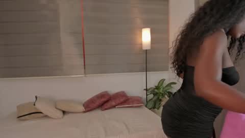 Snapshot of abbylinx1 chatting on 09.26.25 Abby Linx online show from 09.26.25