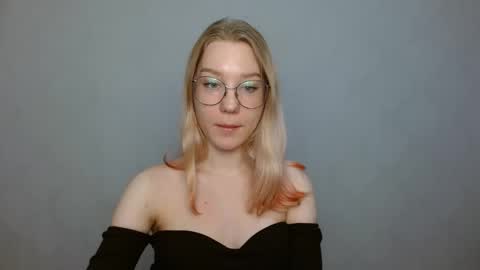 Abby Lovense is active online show from 01.14.25