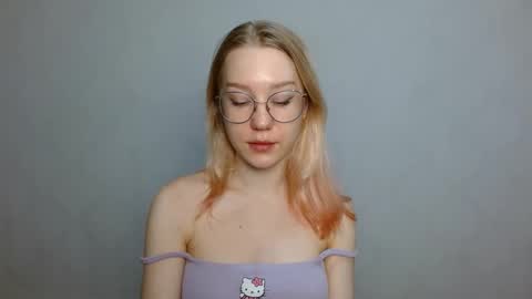 Abby Lovense is active online show from 01.24.25