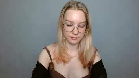 Abby Lovense is active online show from 01.25.25
