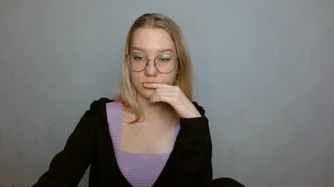 Abby Lovense is active online show from 01.28.25