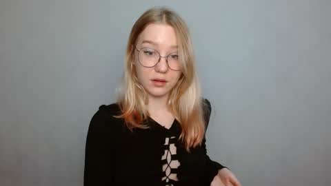 Abby Lovense is active online show from 02.06.25