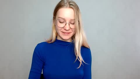 Abby Lovense is active online show from 02.19.25
