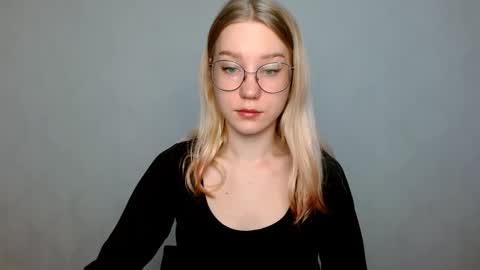 Abby Lovense is active online show from 02.20.25