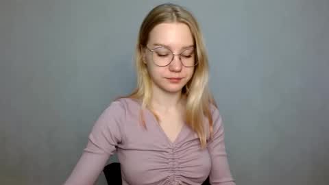 Abby Lovense is active online show from 02.21.25