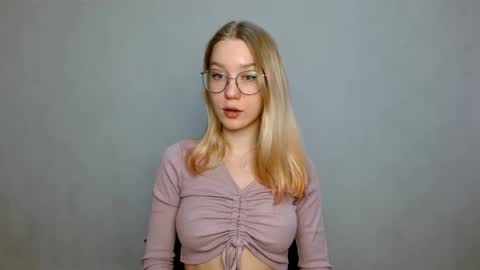 Abby Lovense is active online show from 02.21.25