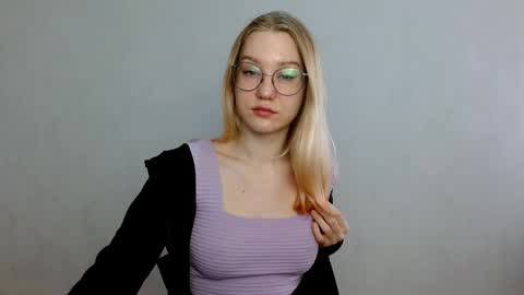 Abby Lovense is active online show from 02.22.25