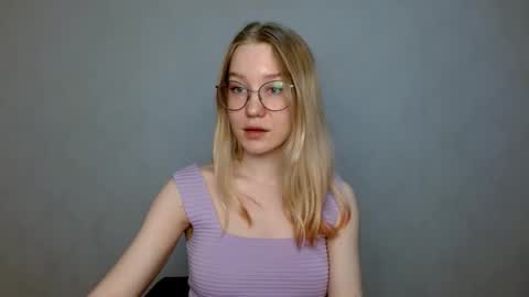 Abby Lovense is active online show from 03.02.25