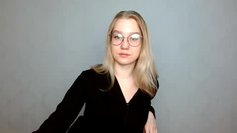 Abby Lovense is active online show from 03.03.25