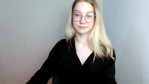 Abby Lovense is active online show from 03.12.25
