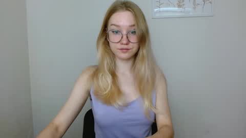 Snapshot of abbymoore__ chatting on 09.21.25 Abby Lovense is active online show from 09.21.25