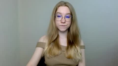 Abby Lovense is active online show from 04.22.26