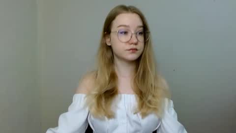 Abby Lovense is active online show from 04.23.26