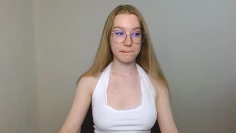 Abby Lovense is active online show from 07.05.26