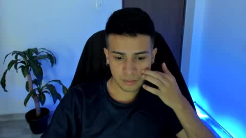 Independence model AbelAsburgo online show from 10.11.25