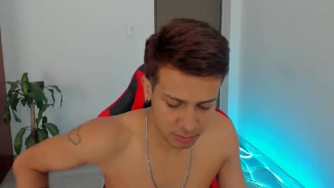 Independence model AbelAsburgo online show from 01.06.26