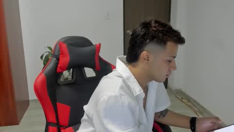 Independence model AbelAsburgo online show from 01.10.26