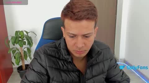 Independence model AbelAsburgo online show from 01.18.26