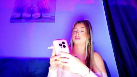 Snapshot of abella_soleill chatting on 03.11.26 abella_soleill online show from 03.11.26