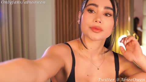 abie_owen online show from 01.30.25