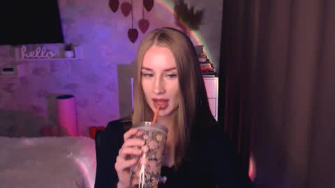 Snapshot of abigail_flex chatting on 10.20.25 Anna online show from 10.20.25