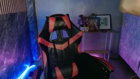 Snapshot of abigail_vergara chatting on 10.21.25 abigail_vergara online show from 10.21.25