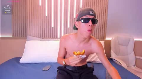 abraham_horny18 online show from 10.28.25