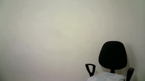 Snapshot of abril__ass chatting on 02.18.25 abril__ass online show from 02.18.25