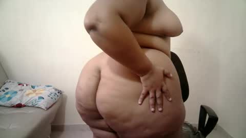 Snapshot of abril__ass chatting on 10.03.25 abril__ass online show from 10.03.25