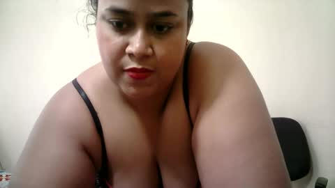 Snapshot of abril__ass chatting on 10.14.25 abril__ass online show from 10.14.25