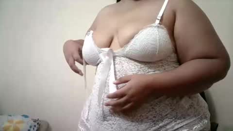 Snapshot of abril__ass chatting on 10.26.25 abril__ass online show from 10.26.25