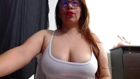 abril_bianchi online show from 10.31.25