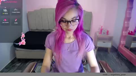 abril_ch_ online show from 10.16.25