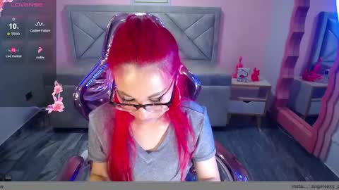 abril_ch_ online show from 12.03.25