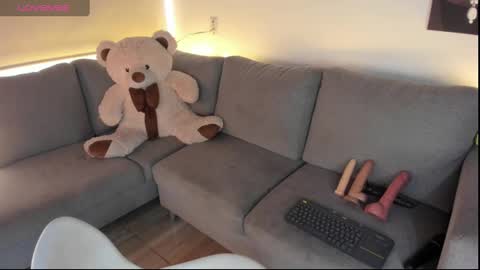 Snapshot of abril_dash chatting on 02.11.25 Abril online show from 02.11.25