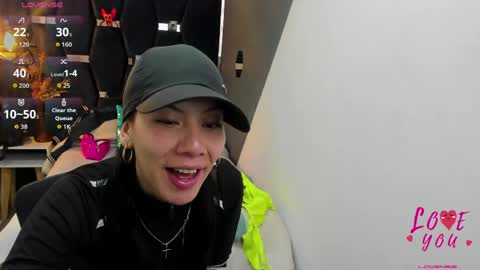 Abril Fox online show from 04.10.26