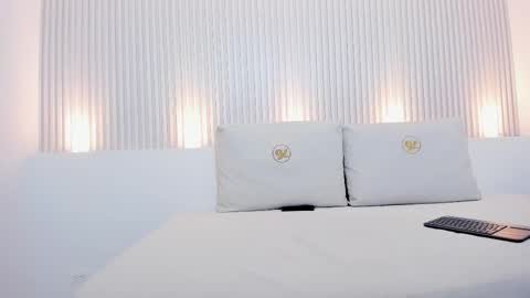 Snapshot of abril_grey chatting on 11.19.25 abril online show from 11.19.25