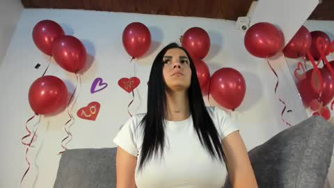 Snapshot of abril_jones10 chatting on 02.14.25 Abril jones online show from 02.14.25