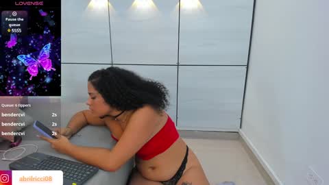 Abril  online show from 01.25.25