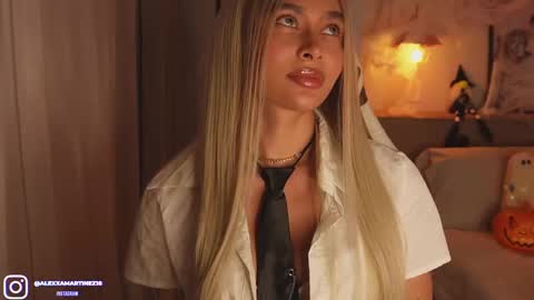 Snapshot of abril_w18 chatting on 10.07.25 My name is Alexa. Please say hello I like to chat with you. If you have requests please use tip online show from 10.07.25