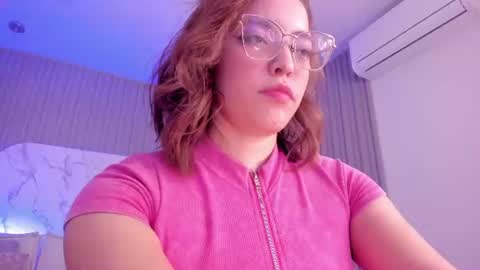 Snapshot of abrilbloom_ chatting on 06.14.26 abril online show from 06.14.26