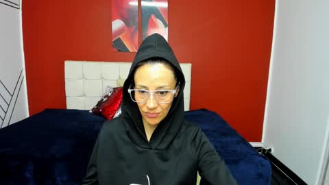 Snapshot of abrillee1 chatting on 01.11.25 ABRIL online show from 01.11.25