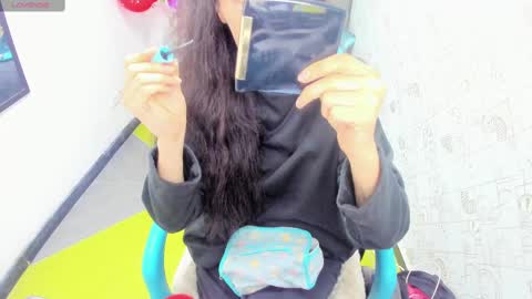 Snapshot of abrillee1 chatting on 03.12.25 ABRIL online show from 03.12.25