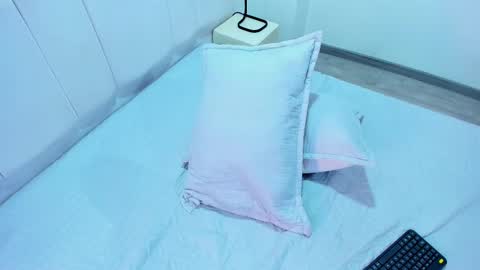 AbrilSonne online show from 02.16.25