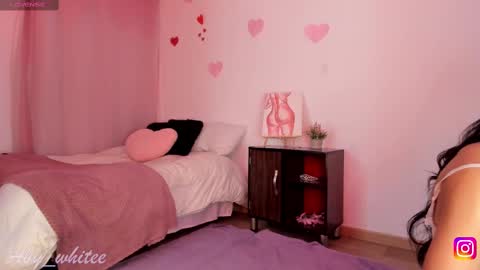 Snapshot of aby_whitee chatting on 09.23.25   Aby   online show from 09.23.25