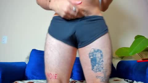 Snapshot of ackerman_eren_ chatting on 02.13.25 R. online show from 02.13.25