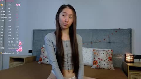 Snapshot of ada_di chatting on 10.24.25 Akia online show from 10.24.25