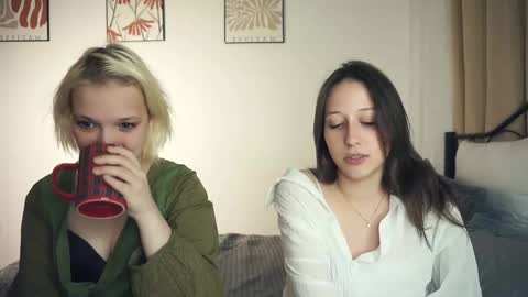 Lily n Jenny online show from 09.11.25